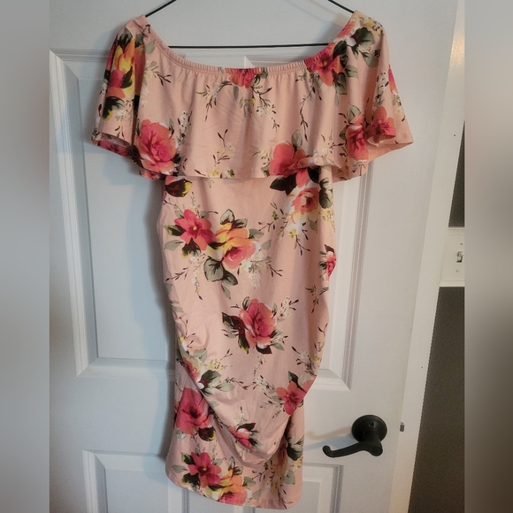 sexy mama maternity Dresses & Skirts - Sexy Mama Maternity bodycon floral dress NWT size 2 (medium)